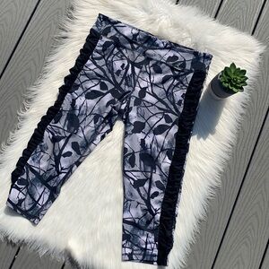 Marc New York black and grey printed Capri legging